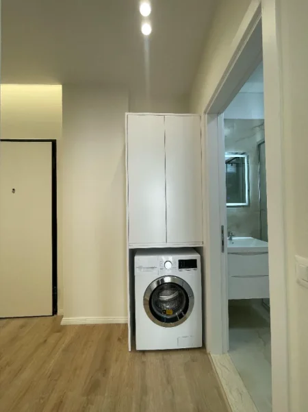 Tirane, jepet me qera apartament 2+1 Kati 5, 102 m² 800 € (BULEVARDI I RI)
