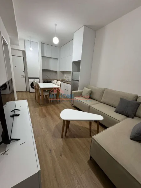 Tirane, jepet me qera apartament 1+1+Ballkon Kati 1, 45 m² 450 € (Ali Demi)