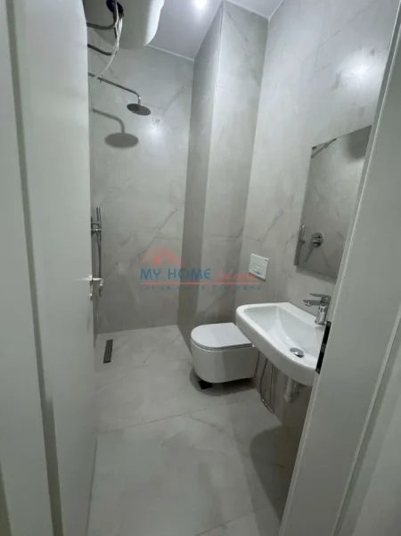 Tirane, jepet me qera apartament 1+1+Ballkon Kati 1, 45 m² 450 € (Ali Demi)