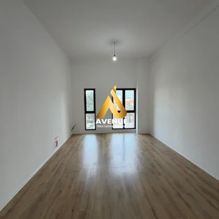 Tirane, jepet me qera apartament Kati 1, 100 m² 600 € (Kompleksi Arlis)