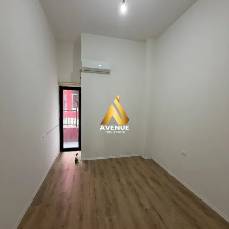 Tirane, jepet me qera apartament Kati 1, 100 m² 600 € (Kompleksi Arlis)