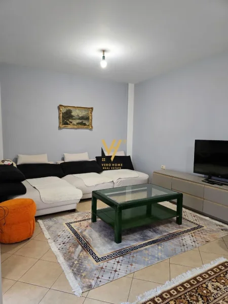 Tirane, jepet me qera apartament 2+1+Ballkon Kati 4, 84 m² 470 € (CASA ITALIA)