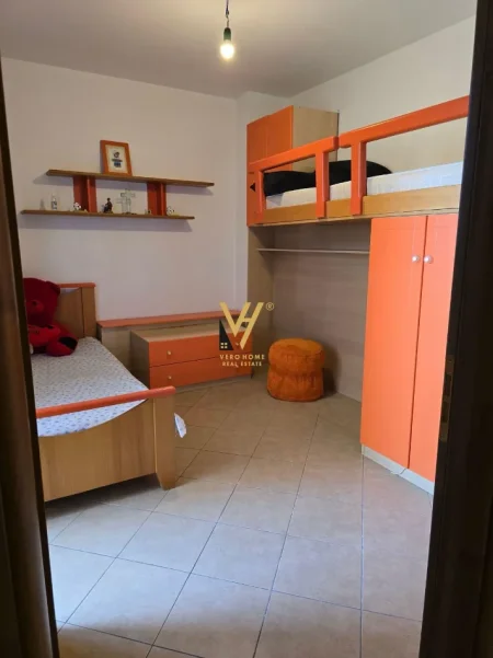 Tirane, jepet me qera apartament 2+1+Ballkon Kati 4, 84 m² 470 € (CASA ITALIA)