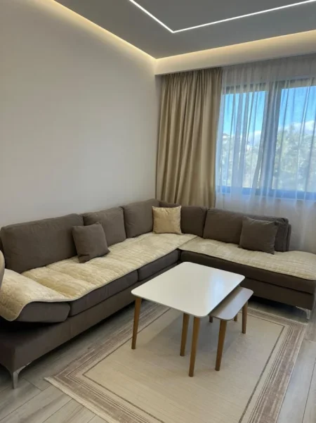 Tirane, jepet me qera apartament 1+1+Ballkon Kati 3, 400 € 