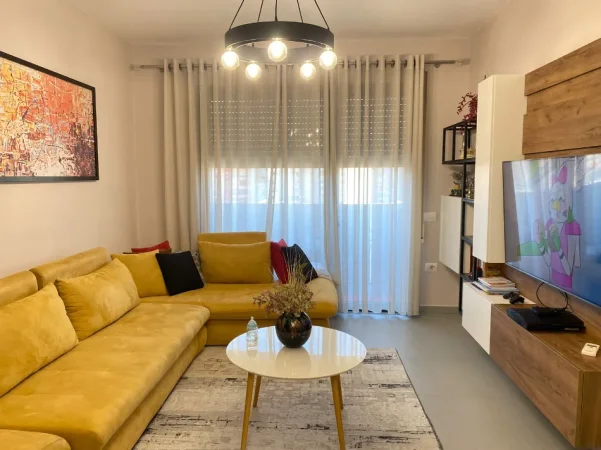 Tirane, jepet me qera apartament 1+1+Ballkon Kati 7, 68 m² 850 € (Stadiumi Dinamo)