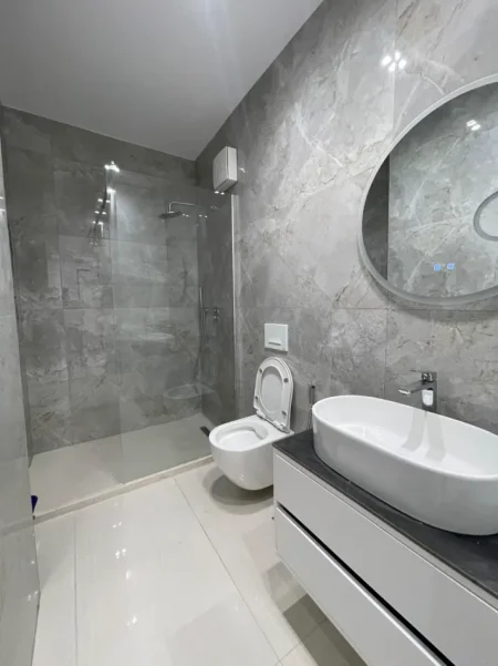 Tirane, jepet me qera apartament 2+1 , 900 € (ZOGU I ZI)