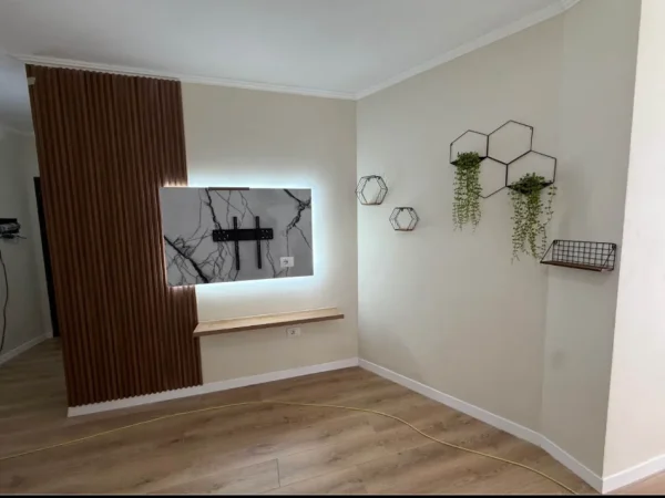 Jepet me Qera Apartament 1+1 Tek Terminali tek Casa Italia