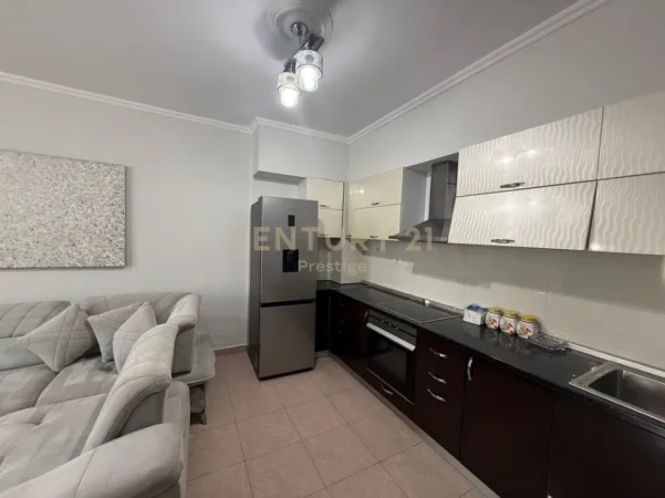 Tirane, jepet me qera apartament 3+1+Aneks+Ballkon Kati 3, 120 m² 900 € (Rruga e Kavajes)