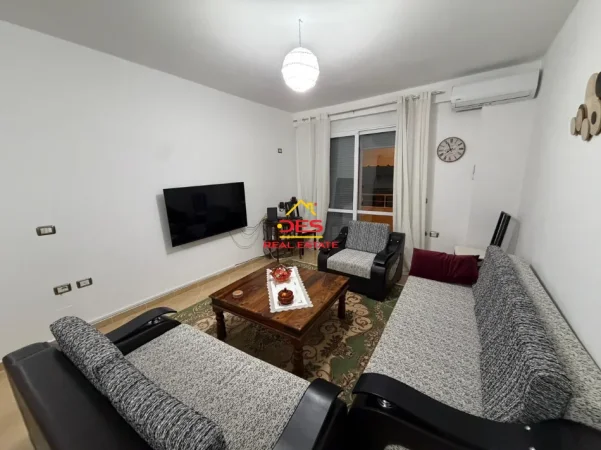 Vlore, jepet me qera apartament 2+1+Ballkon Kati 3, 100 m² 400 € (Lungomare)