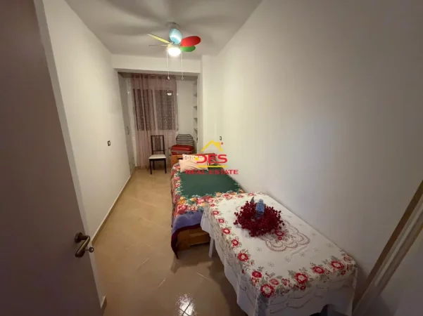 Vlore, jepet me qera apartament 2+1+Ballkon Kati 3, 100 m² 400 € (Lungomare)