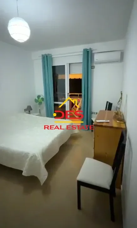 Vlore, jepet me qera apartament 2+1+Ballkon Kati 3, 100 m² 400 € (Lungomare)