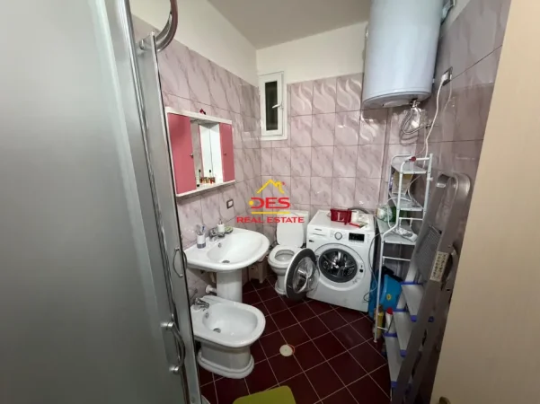 Vlore, jepet me qera apartament 2+1+Ballkon Kati 3, 100 m² 400 € (Lungomare)