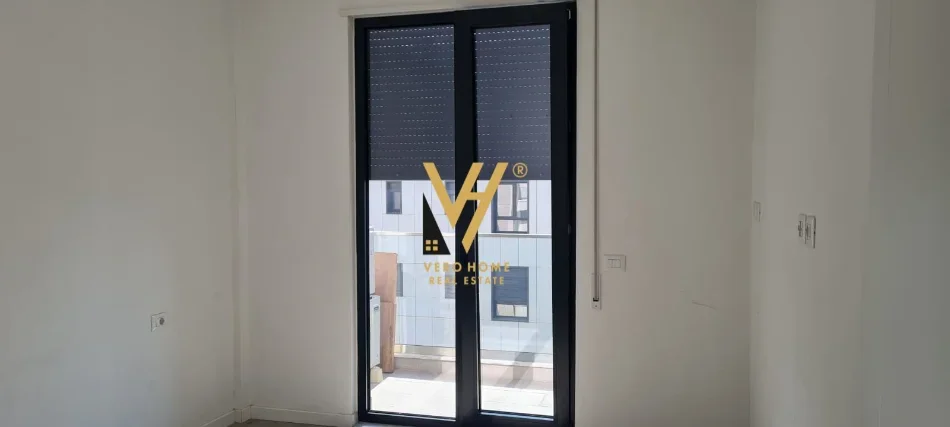 Tirane, jepet me qera zyre Kati 7, 64 m² 520 € (PORCELAN)