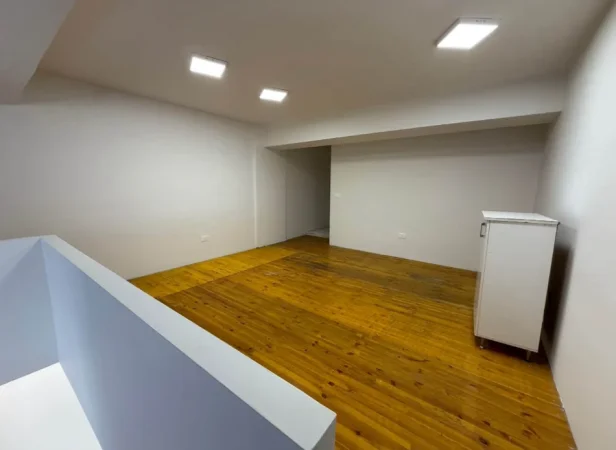 JEPET ME QERA AMBIENT BIZNESI TEK  RRUGA E ELBASANIT, 600 € (Rruga e Elbasanit)