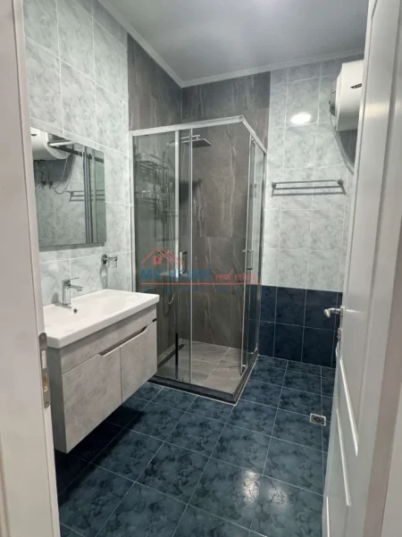 Tirane, jepet me qera apartament 2+1+Ballkon Kati 2, 85 m² 900 € (Rruga Islam Alla)