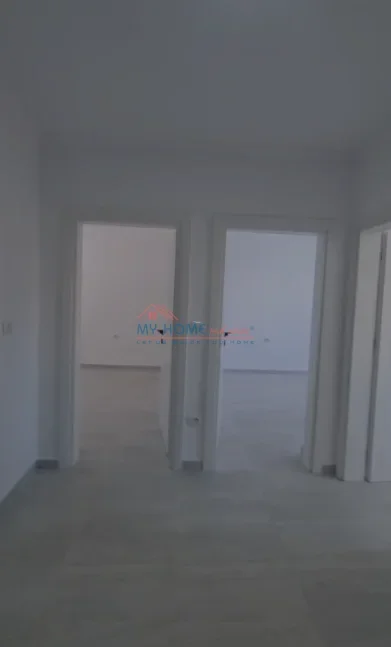 Tirane, jepet me qera zyre Kati 5, 74 m² 700 € (Qender)