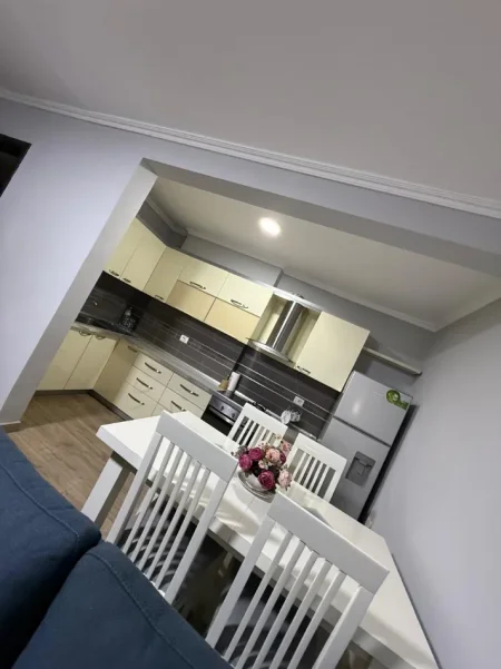 Tirane, shes apartament 2+1 Kati 5, 83 m² 136.000 € (Oxhaku)