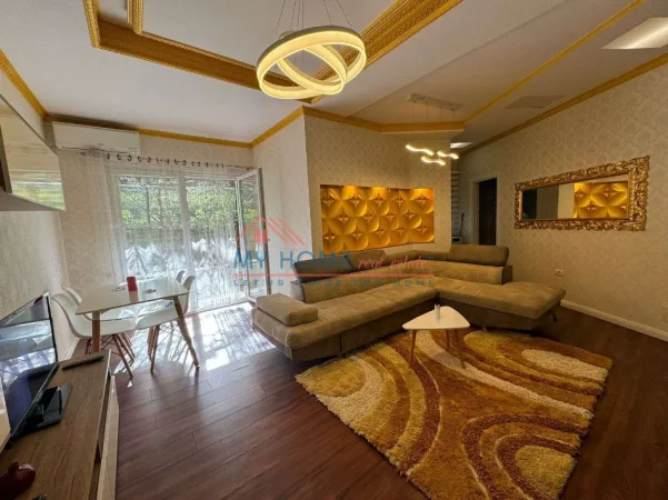 Tirane, jepet me qera apartament 2+1+Ballkon Kati 0, 140 m² 800 € (Liqeni i Thate)