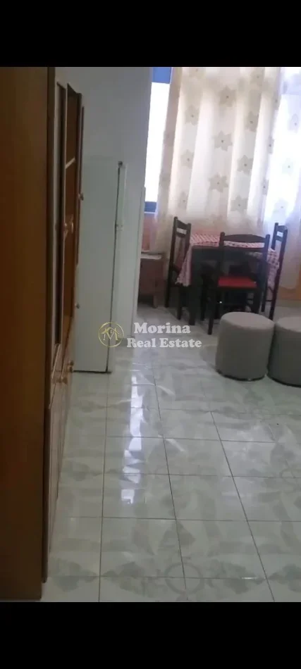 Tirane, jepet me qera apartament 1+1 Kati 3, 65 m² 400 € (Medrese)
