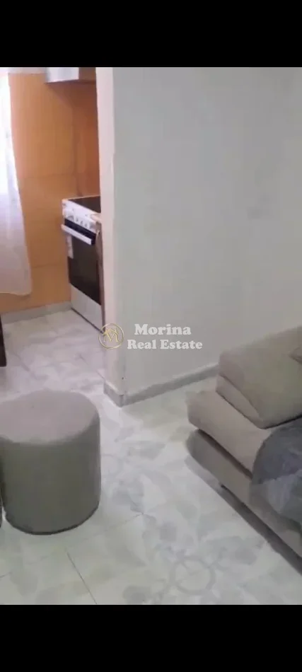 Tirane, jepet me qera apartament 1+1 Kati 3, 65 m² 400 € (Medrese)