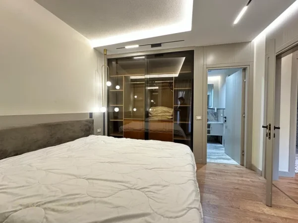 Tirane, jepet me qera apartament 2+1 Kati 3, 105 m² 750 € 