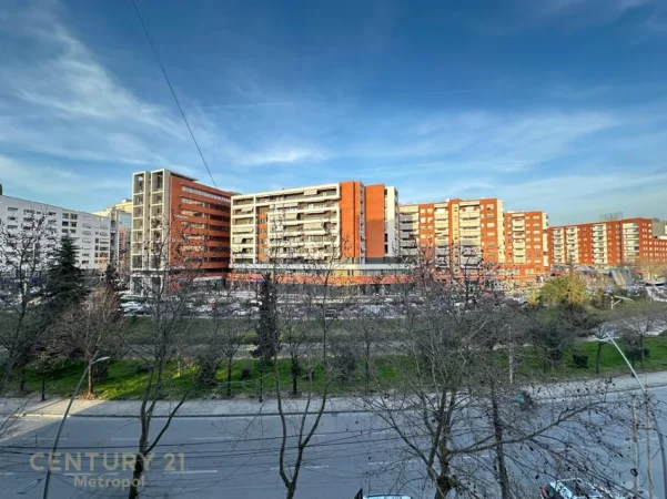 Tirane, jepet me qera apartament 2+1 Kati 3, 105 m² 750 € 