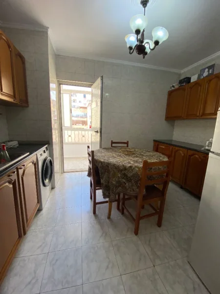 Tirane, jepet me qera apartament 2+1 Kati 6, 120 m² 600 € (LAPRAKE)