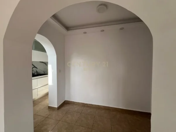 Tirane, shitet apartament 2+1 Kati 5, 76 m² 163.000 € (Rruga e kavajes, Ambulanca Nr 9)