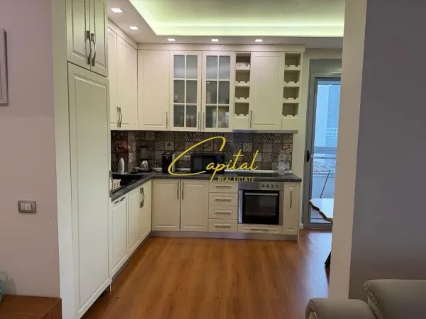 Tirane, jepet me qera apartament 2+1 Kati 5, 94 m² 750 € (LIQENI I THATE)