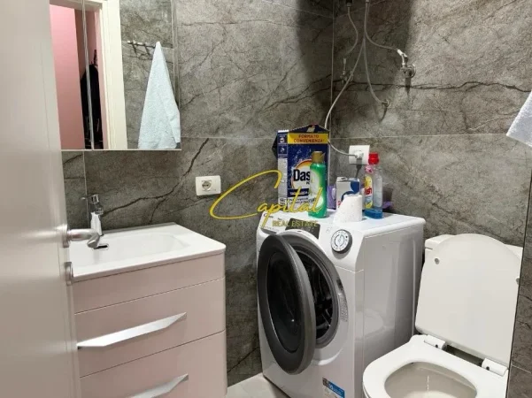 Tirane, jepet me qera apartament 2+1 Kati 5, 94 m² 750 € (LIQENI I THATE)