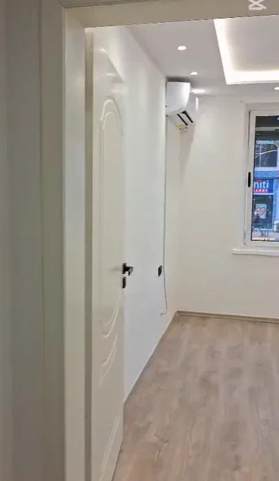 Tirane, jepet me qera zyre Kati 1, 50 m² 750 € (SHESHI WILLSON)