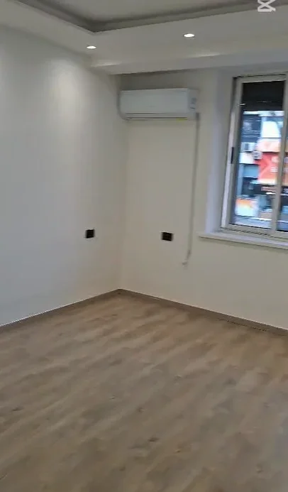 Tirane, jepet me qera zyre Kati 1, 50 m² 750 € (SHESHI WILLSON)