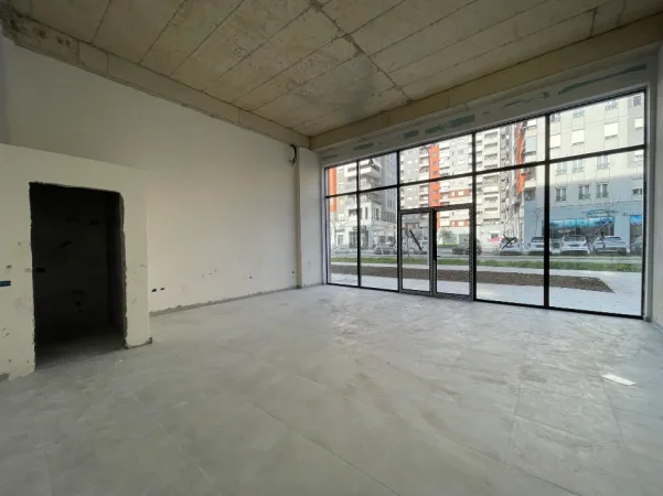 Tirane, jepet me qera dyqan Kati 0, 75 m² 1.500 € (Astir)