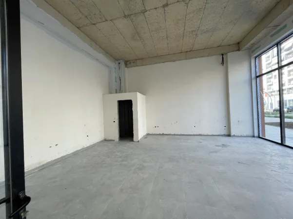 Tirane, jepet me qera dyqan Kati 0, 75 m² 1.500 € (Astir)