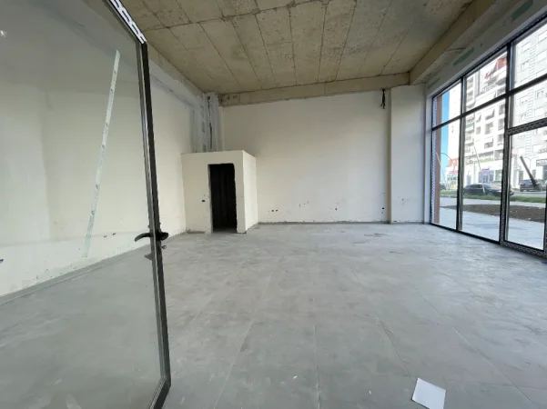 Tirane, jepet me qera dyqan Kati 0, 75 m² 1.500 € (Astir)