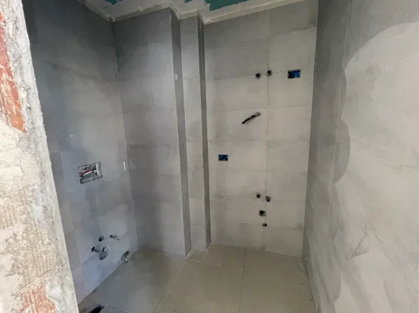 Tirane, jepet me qera dyqan Kati 0, 75 m² 1.500 € (Astir)