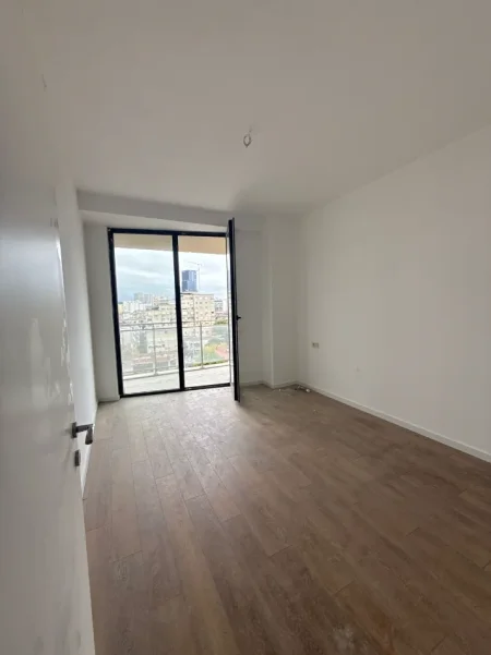 Tirane, jepet me qera zyre Kati 0, 75 m² 600 € (Mine Peza)