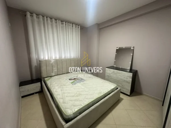 Tirane, jepet me qera apartament 3+1+Ballkon Kati 2, 145 m² 1.000 € (5 Maji)