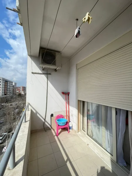 Tirane, jepet me qera apartament 1+1+Ballkon Kati 4, 68 m² 570 € (Astir)