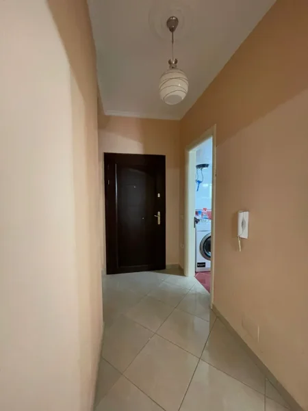 Tirane, jepet me qera apartament 1+1+Ballkon Kati 4, 68 m² 570 € (Astir)