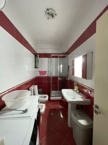 Tirane, jepet me qera apartament 1+1+Ballkon Kati 4, 68 m² 570 € (Astir)