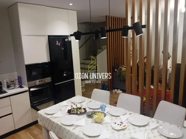 Tirane, jepet me qera apartament duplex Dublex Kati 4, 120 m² 1.100 € (5 Maji)