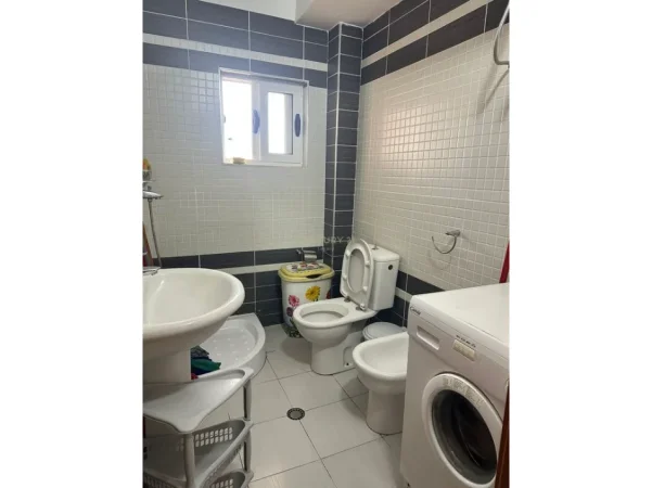 Tirane, jepet me qera apartament 1+1 Kati 5, 75 m² 400 € (Allias)