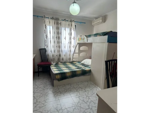 Tirane, jepet me qera apartament 1+1 Kati 5, 75 m² 400 € (Allias)