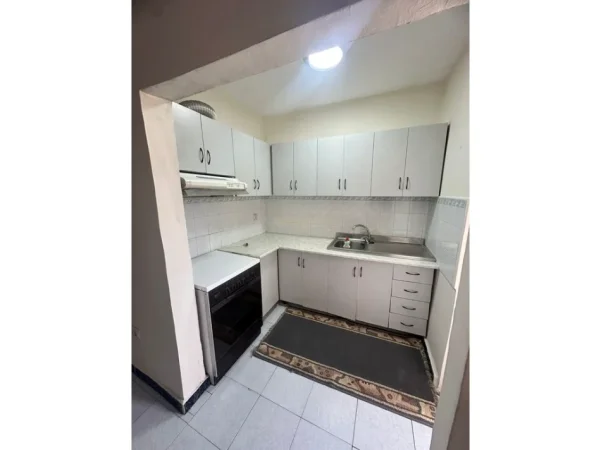 Tirane, jepet me qera apartament 1+1 Kati 5, 75 m² 400 € (Allias)