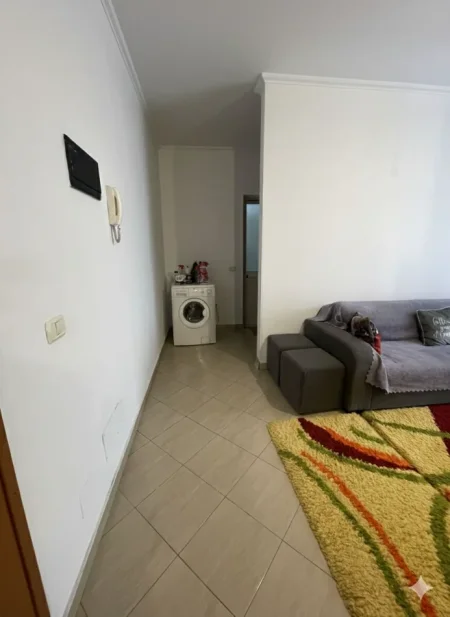 Tirane, jepet me qera apartament 2+1 Kati 9, 400 € (Jordan Misja)