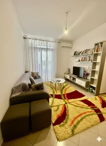 Tirane, jepet me qera apartament 2+1 Kati 9, 400 € (Jordan Misja)
