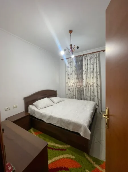 Tirane, jepet me qera apartament 2+1 Kati 9, 400 € (Jordan Misja)