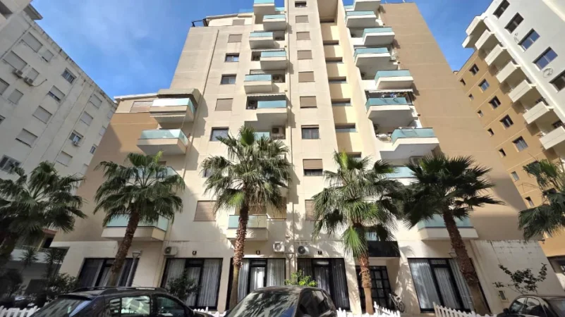 Vlore - Lungomare, jepet me qera apartament 1+1 Kati 2, 65 m² 420 € (Rruga Murat Terbac, Vlore)