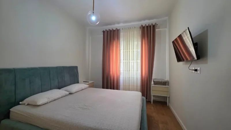Vlore - Lungomare, jepet me qera apartament 1+1 Kati 2, 65 m² 420 € (Rruga Murat Terbac, Vlore)